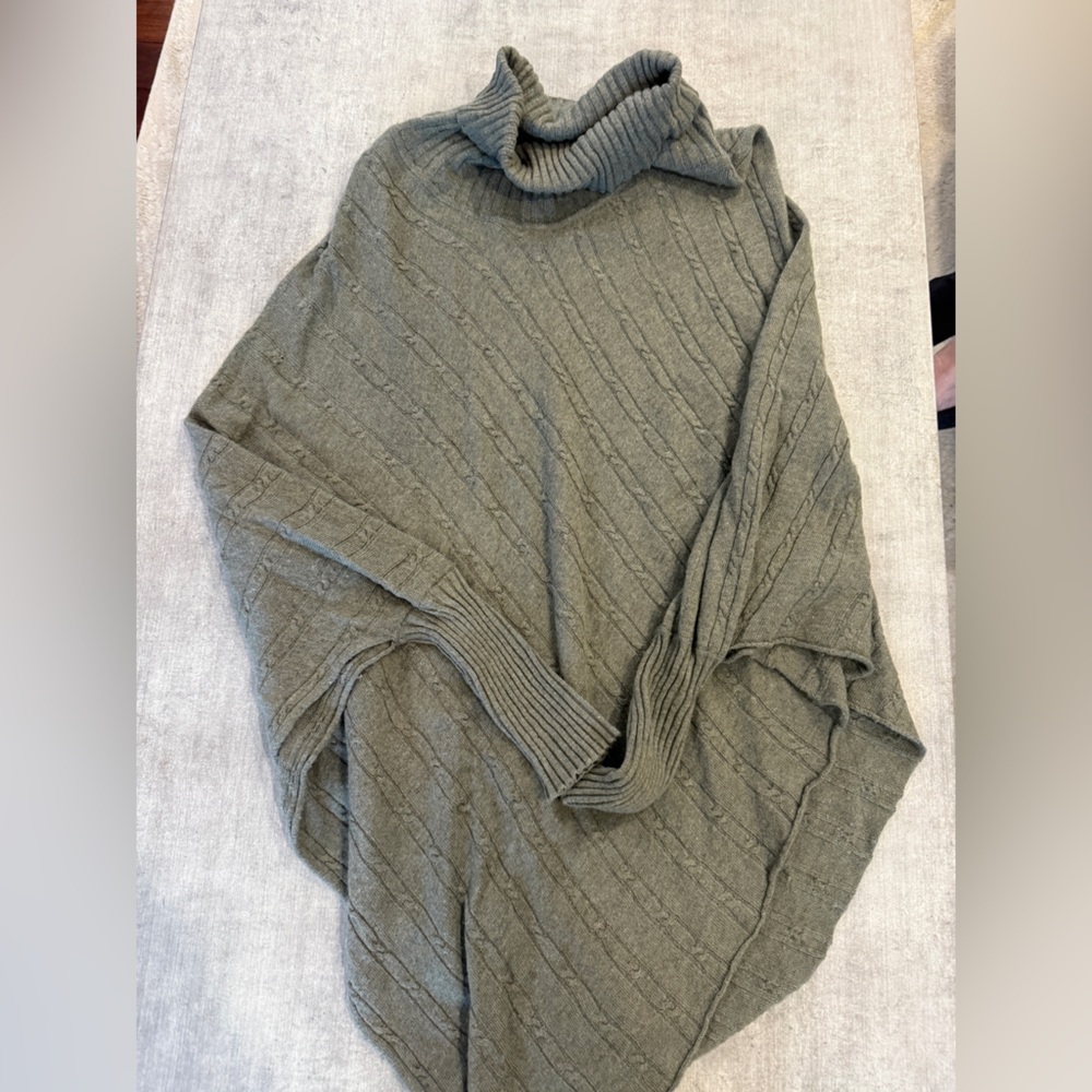 Aventura Women’s Poncho Sweater – One Size, Turtleneck, Boho Style GREEN